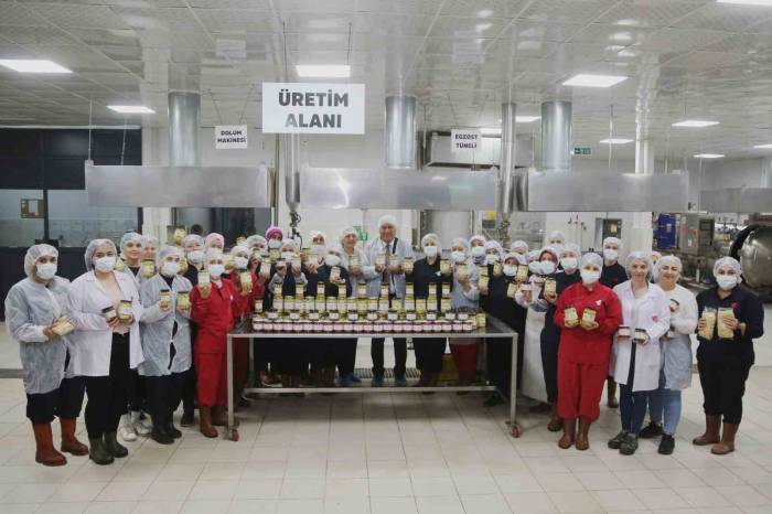 Sadece Kadınların Çalıştığı Efeler’in Fabrikası, Türkiye’ye Örnek Oluyor