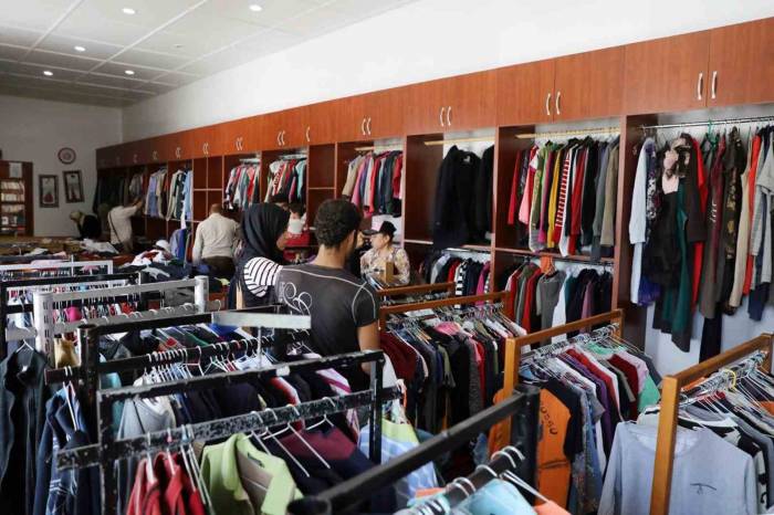 El Ele Butik Dayanışma Merkezinden 9 Bin İhtiyaç Sahibi Faydalandı