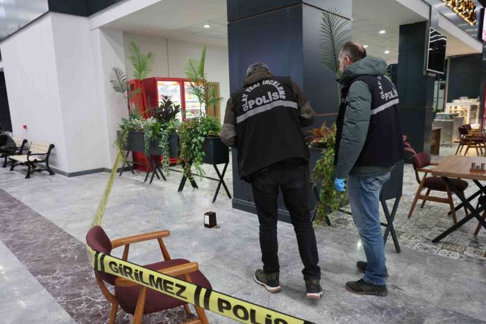 Otogar İçerisinde Silahlı Kavga: 2 Yolcu Yaralı