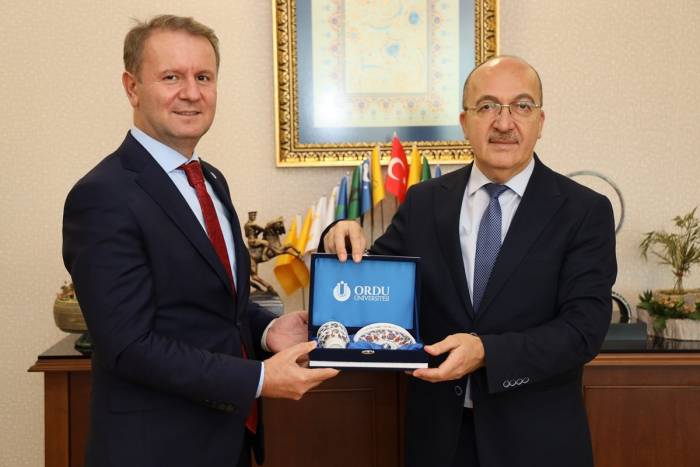 Rektör Baş, Rektör Zeybek İle Bir Araya Geldi