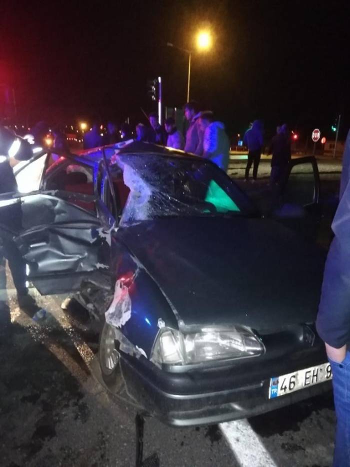 Ambulans İle Otomobil Çarpıştı: 2 Yaralı