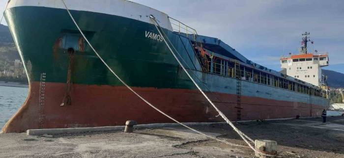 Kastamonu’da Karaya Oturan Gemi Kurtarıldı