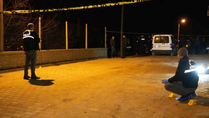 Hala-yeğen Kavgası Kanlı Bitti: 1 Yaralı