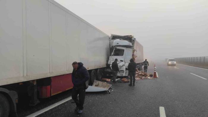 Kırklareli’nde Tırlar Çarpıştı: 2 Yaralı