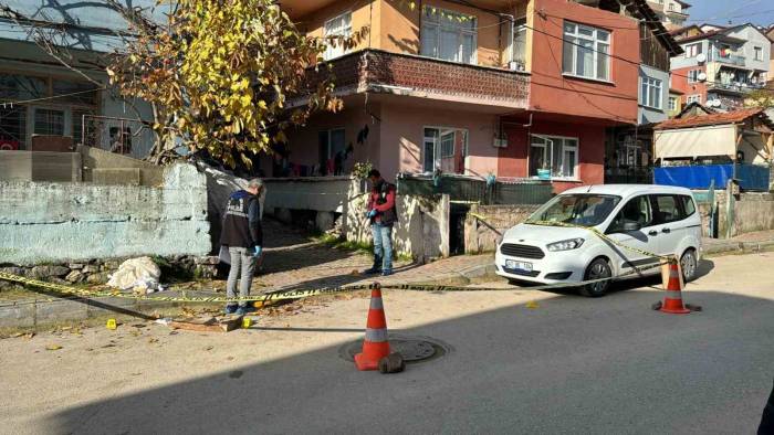 Kocaeli’de Bir Şahıs Göğsünden Bıçaklandı
