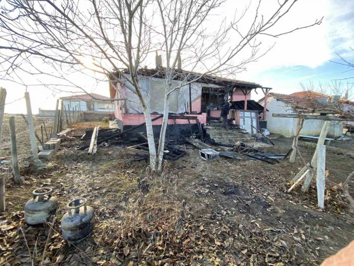 Konya’da Tek Katlı Müstakil Ev Yangında Kullanılamaz Hale Geldi
