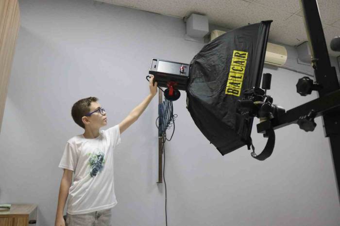 12 Yaşındaki Çocuk, Vefat Eden Babasının Mesleğini Büyük Bir Aşkla Sürdürüyor