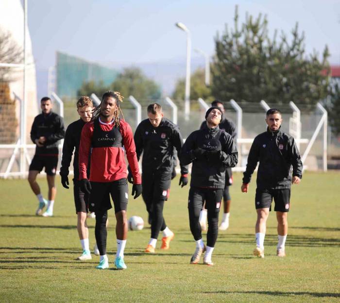 Sivasspor’da Başakşehir Mesaisi Sürüyor