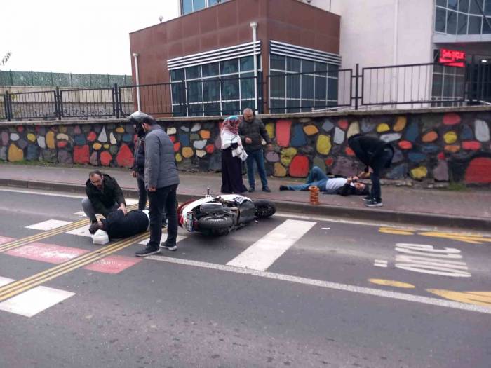 Tekirdağ’da Motosiklet Yaya Geçidinde Yayaya Çarptı: 2 Yaralı