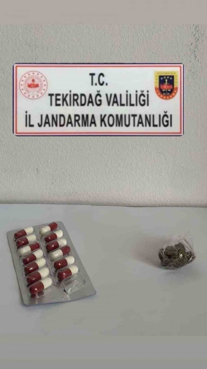 Yol Kontrol Uygulamalarında Silah Ve Uyuşturucu Ele Geçirildi