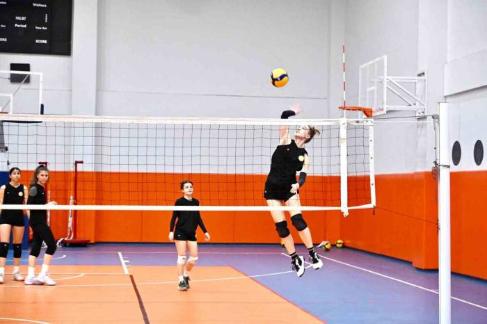 Büyükşehir’in Sultanları Akhisar Belediyespor Maçına Hazırlanıyor