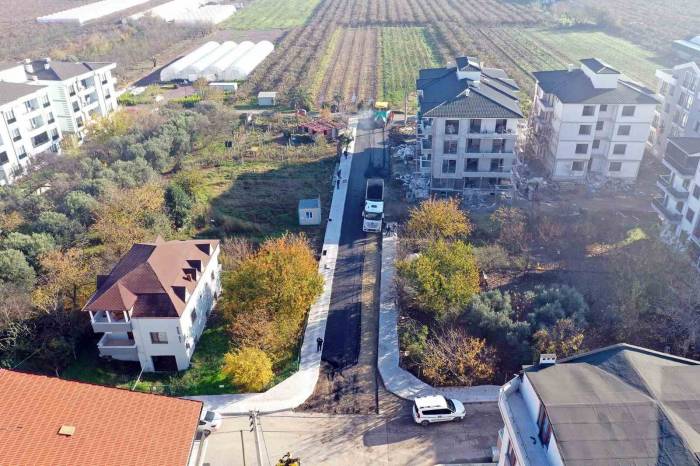 Altınova Belediyesi’nde İlçede Asfaltlama Çalışması