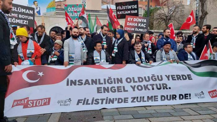 Ayasofya Camii Önünde Filistinliler İçin ‘Saystop’ Eylemi