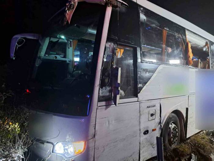 Anadolu Otoyolu’nda Kamyon Yolcu Otobüsüne Çarptı: 1’i Ağır 5 Yaralı