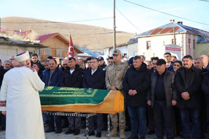 Gazi Annesi Toprağa Verildi