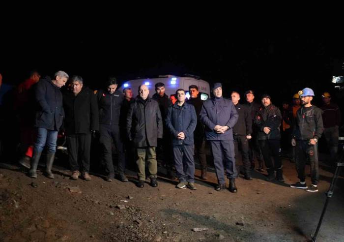 Vali Coşkun’dan Umutlandıran Açıklama: “Göçük Altındaki İşçimizle Ses İrtibatımız Var”