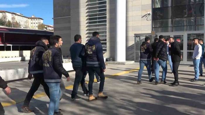 Elazığ Otogarındaki Silahlı Kavgayla İlgili Bir Şüpheli Tutuklandı