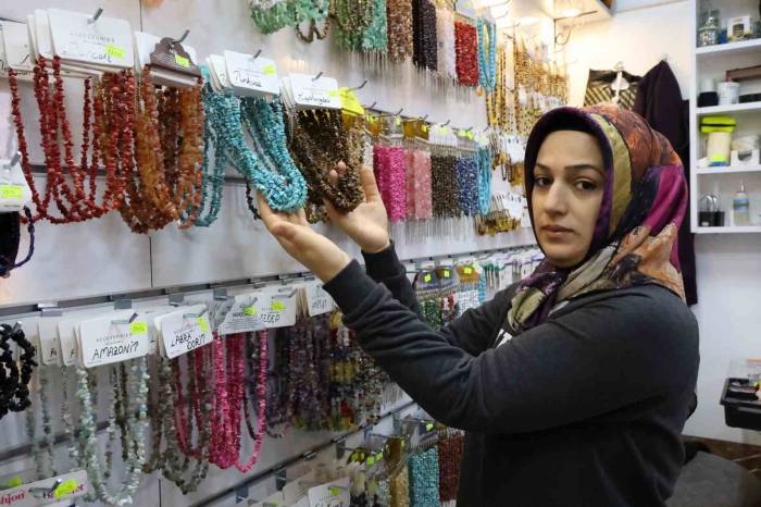 Doğal Taşları Tasarıma Dönüştürerek Şifa Dağıtıyor