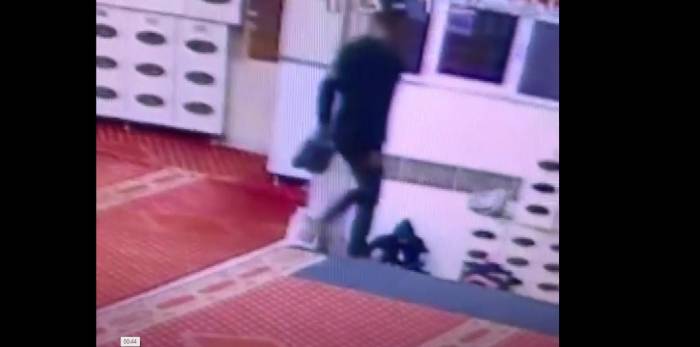 Camideki Ayakkabı Hırsızlığı Güvenlik Kamerasına Yansıdı
