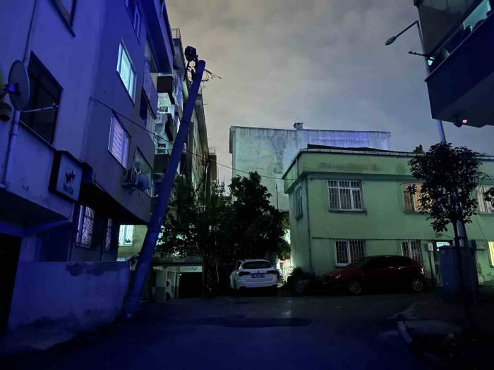 İstanbul’un Bazı Bölgelerinde Yanmayan Sokak Lambaları Nedeniyle Vatandaşlar Bedaş’a Tepki Gösterdi