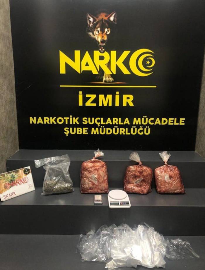 İzmir’de Zehir Tacirlerine 27 Tutuklama