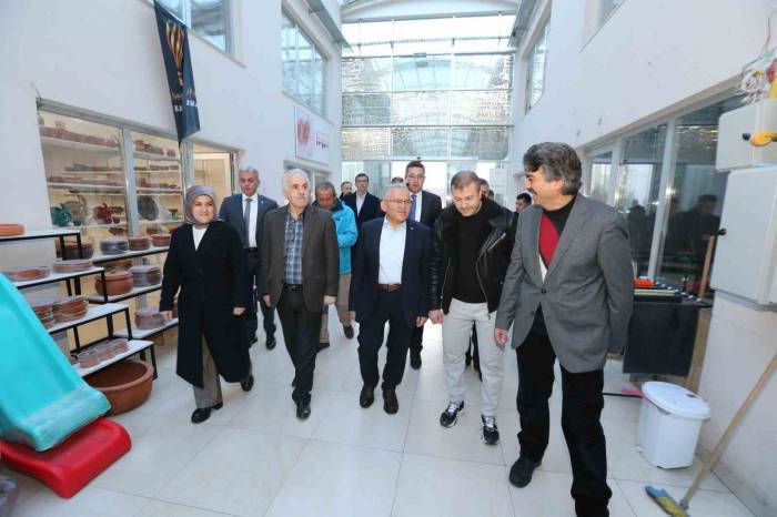 Başkan Büyükkılıç: "Esnafımızın Yüzü Gülüyor"