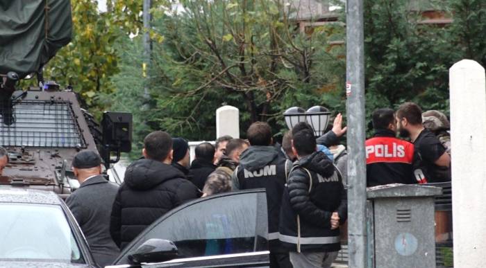 Eşini Evde Silahla Rehin Aldı: 5 Saat Sonra Etkisiz Hale Getirildi