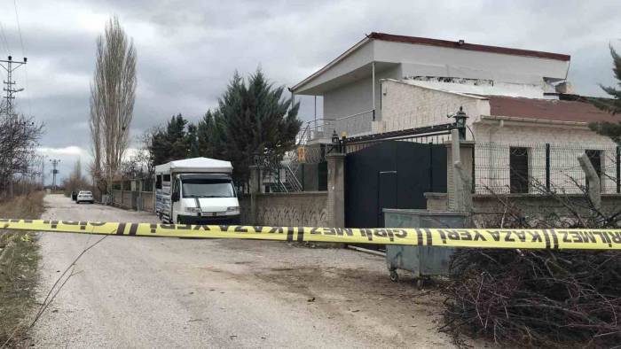 Sevgilisini Öldürdüğü İddiasıyla Tutuklanan Zanlı Ve Dini Nikahlı Eşi Hakim Karşısında