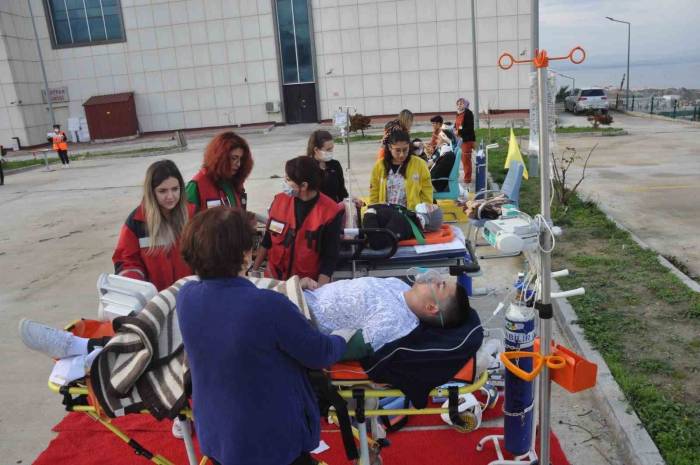Lapseki Devlet Hastanesinde Deprem Ve Yangın Tatbikatı