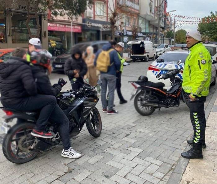 Kurallara Uymayan Sürücülere 194 Bin Tl Ceza