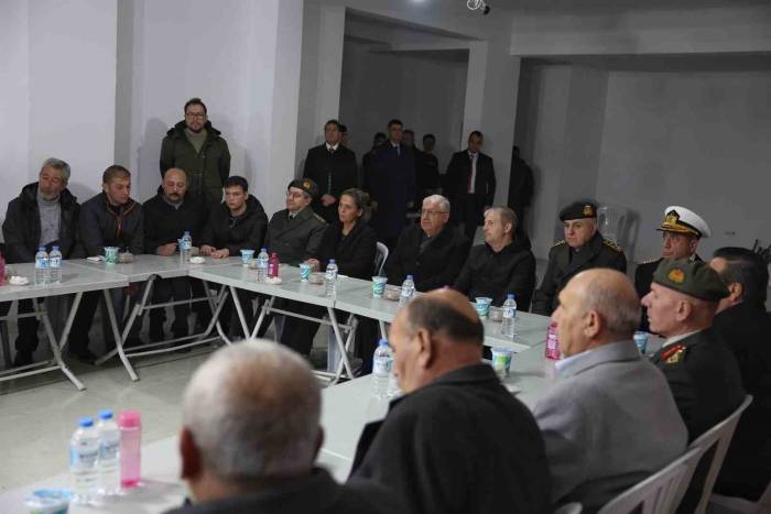 Milli Savunma Bakanı Güler’den Şehit Evine Taziye Ziyareti