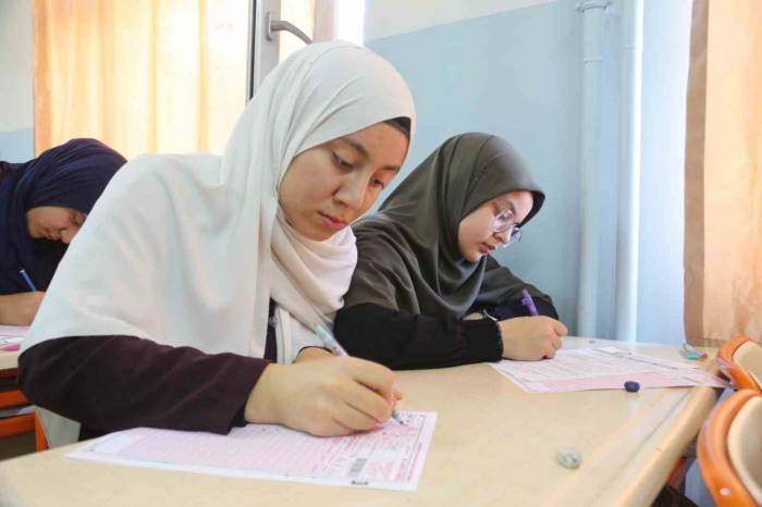 Şahinbeyli Öğrenciler Umre İçin Ter Döktü