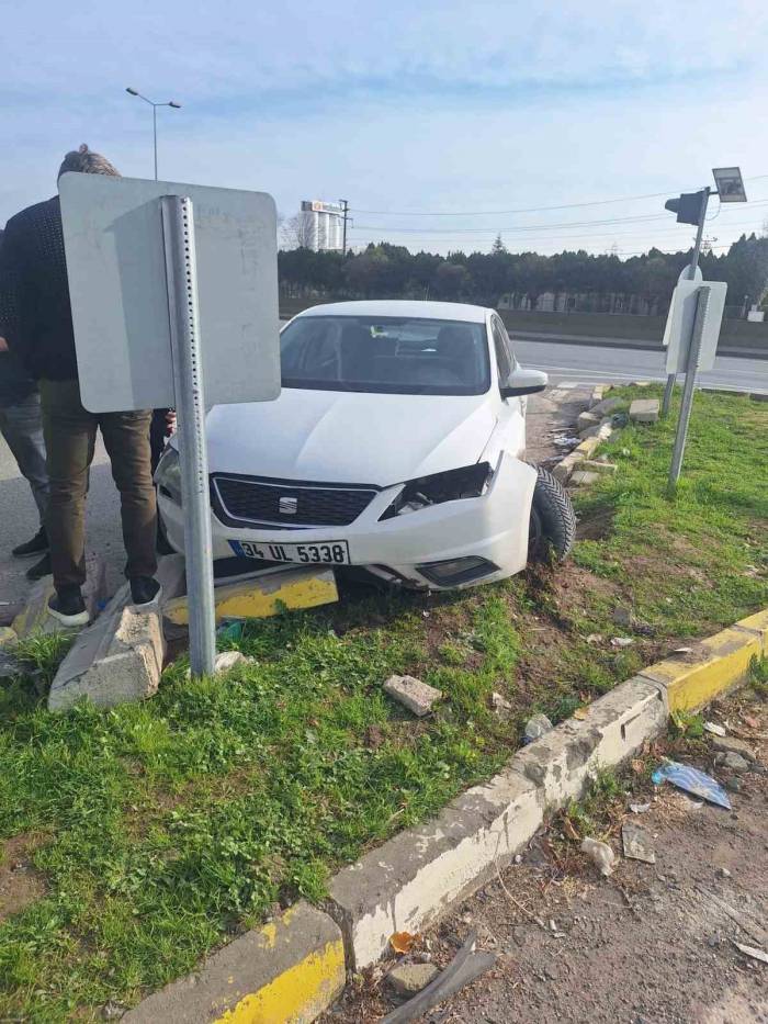 Hastaneye Götürdüğü Amcası Otomobilde Fenalaşınca Kaza Yaptı: 1 Ölü, 2 Yaralı