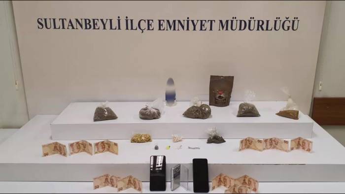Sultanbeyli’de Uyuşturucu Ticareti Yapan Şahıslar Operasyonla Yakalandı