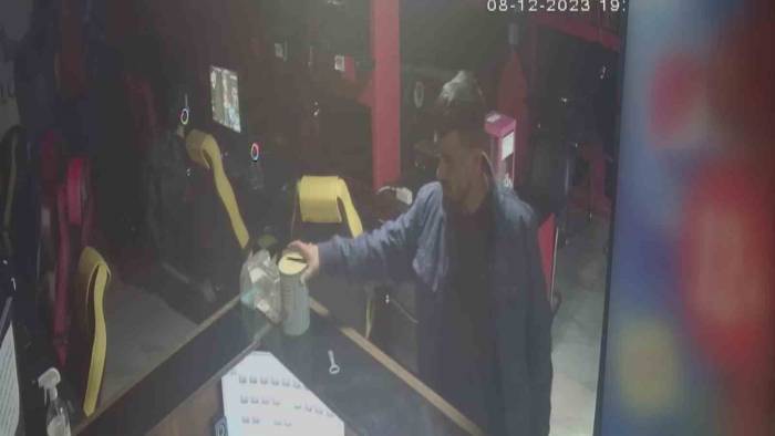 Sma Hastası Çocuğun Bağış Kumbarasını Çalan Hırsız Yakalandı