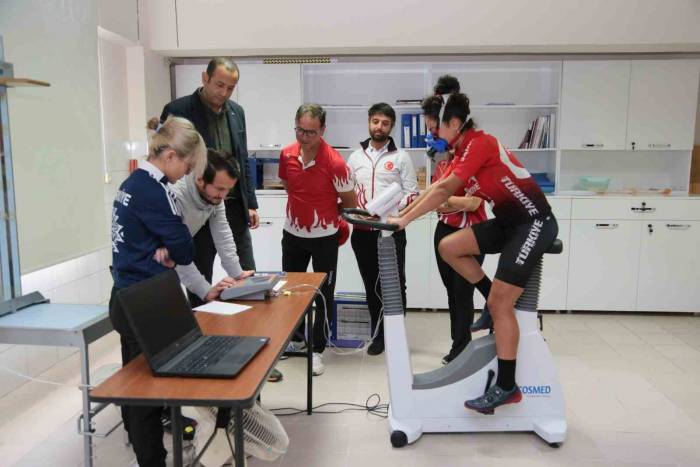 Alkü’den Milli Bisikletçilere Tam Destek