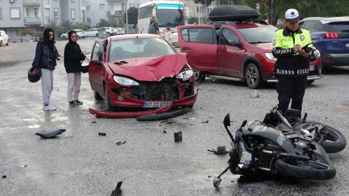 Ehliyetsiz Sürücülerin Kazası Hastanede Bitti