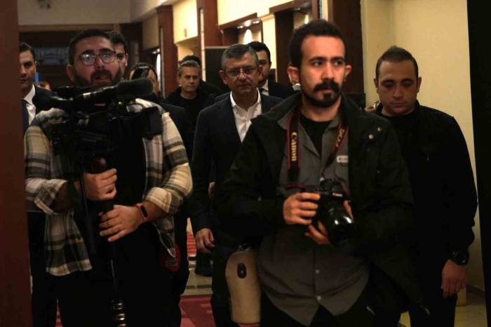 Chp Genel Başkanı Özel: "belediye Başkanlarının Hiçbirisi, ‘Acaba Durumum Riskte Mi’ Diye Düşünmesin”