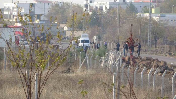 Diyarbakır’da Kaleşnikoflu Taşlı Sopalı Kavga: 9 Yaralı