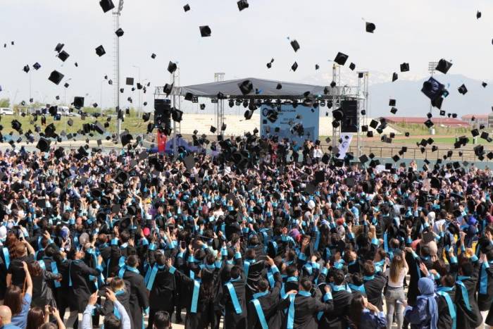 Ebyü Küresel Arenada Gururlandırıyor