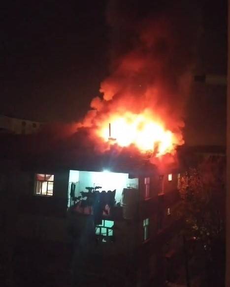Elazığ’da Korkutan Çatı Yangını