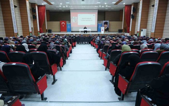 Erzincan’da Kadınlara Yönelik “Aileyi Ayakta Tutan Değerler” Konferansı Düzenlendi