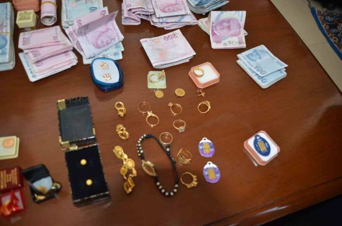 Muşlu Kadınlar Gazze’ye Destek İçin Ziynet Eşyalarını Bağışladı