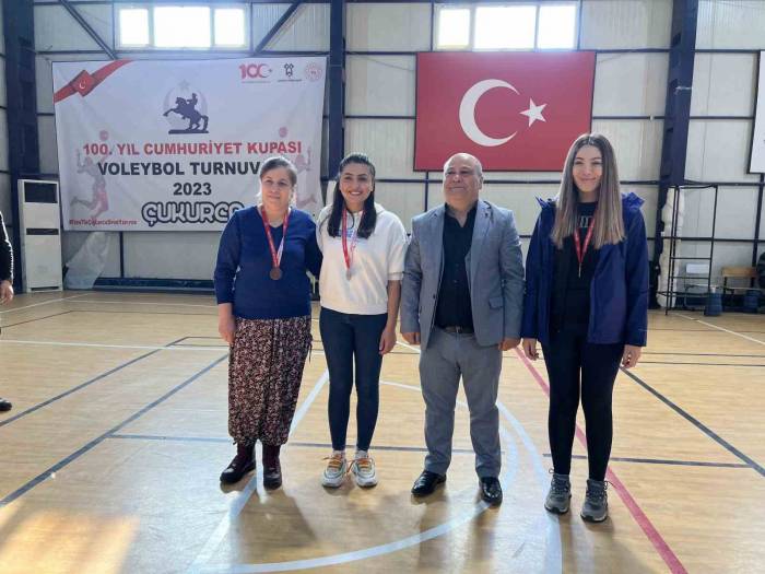 Çukurca’da Spor Etkinliklerinde Bu Sefer Şalvarlı Kadınlar Yarıştı