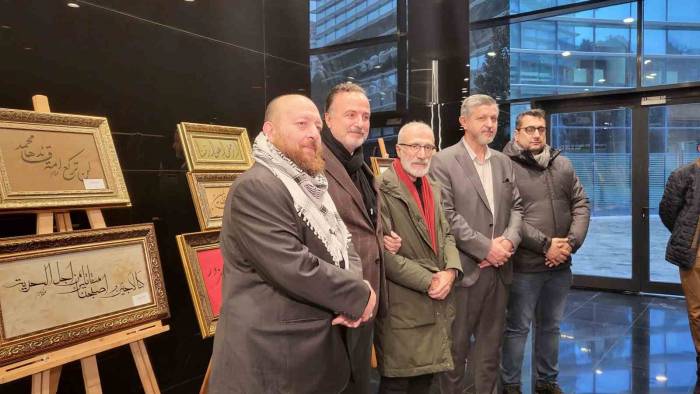 Hat Eserleriyle Gazze’ye Yardım Topladı, İyilik Ödülünün Sahibi Oldu