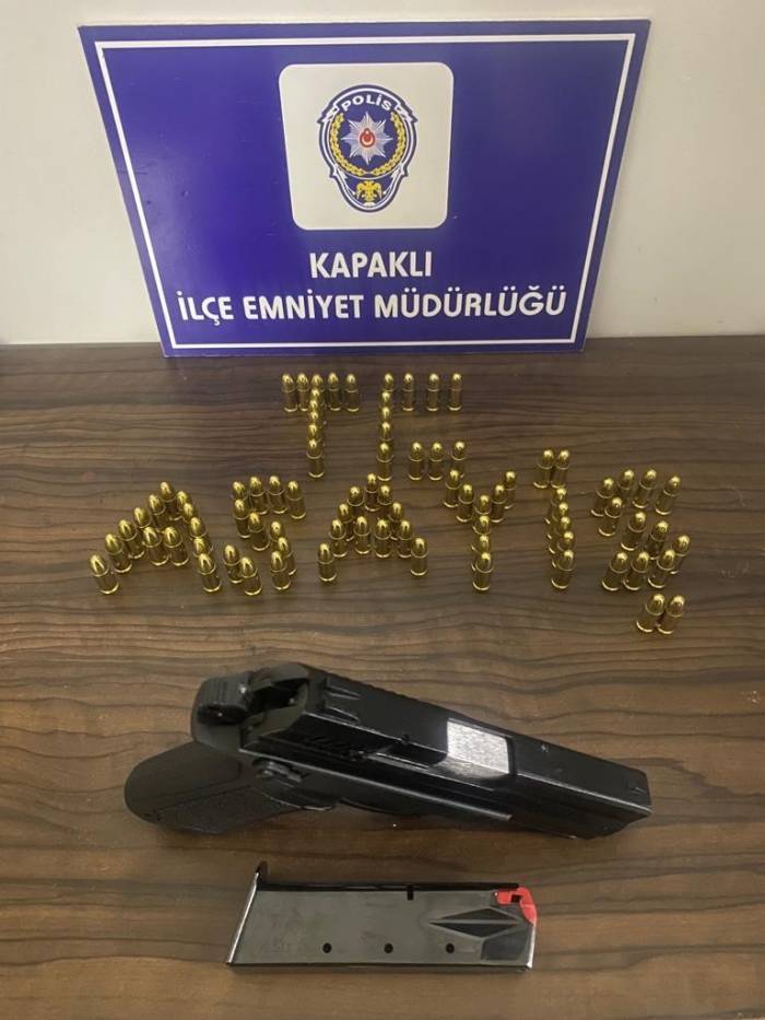 Şüpheli Şahısların Üzerinde 2 Adet Ruhsatsız Silah Ele Geçirildi