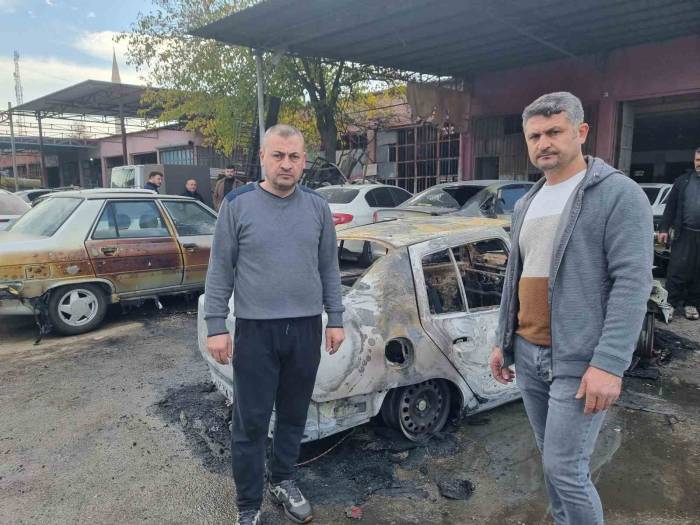 Kız Arkadaşına Çarpan Aracı Kundakladı