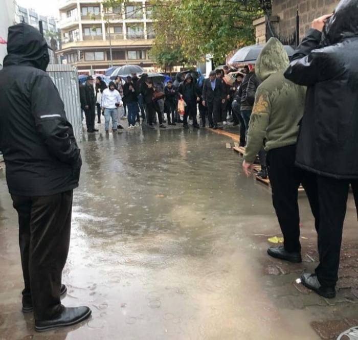 İzmir’de Sağanak Yağış İlginç Görüntülere Neden Oldu