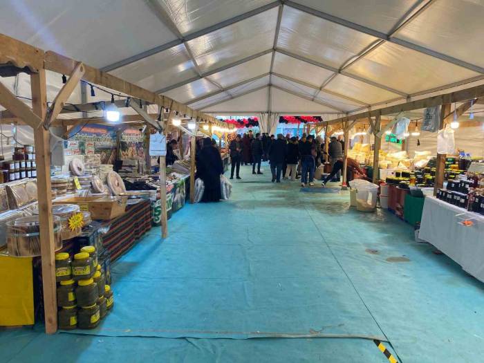 Gazze Ve Kastamonu’da Yanan Köy İçin Hayır Panayırı Kurdular