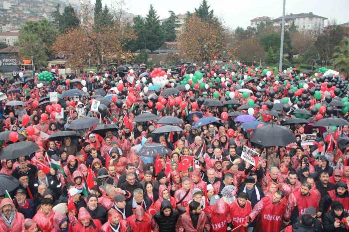 Yağmur Altında Filistin İçin Tek Yürek Oldular